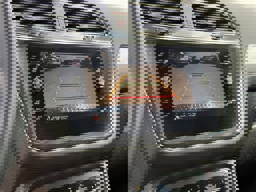 Used 2022 Volkswagen Tiguan SE image 19