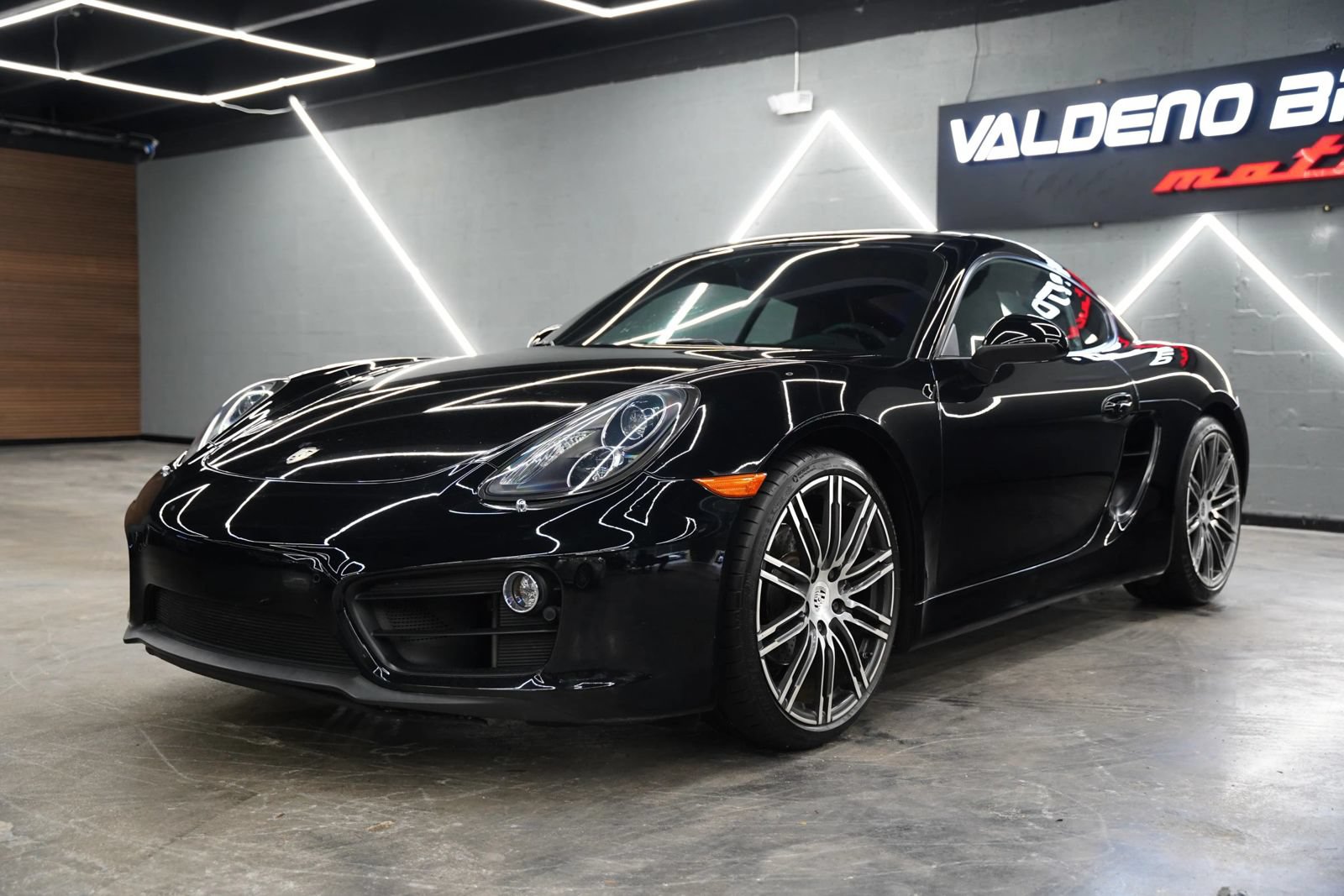 Used 2016 Porsche Cayman RWD image 8