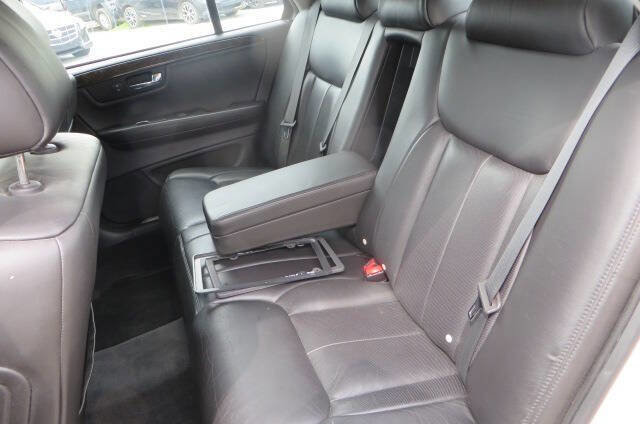 Used 2010 Cadillac DTS Luxury FWD image 32