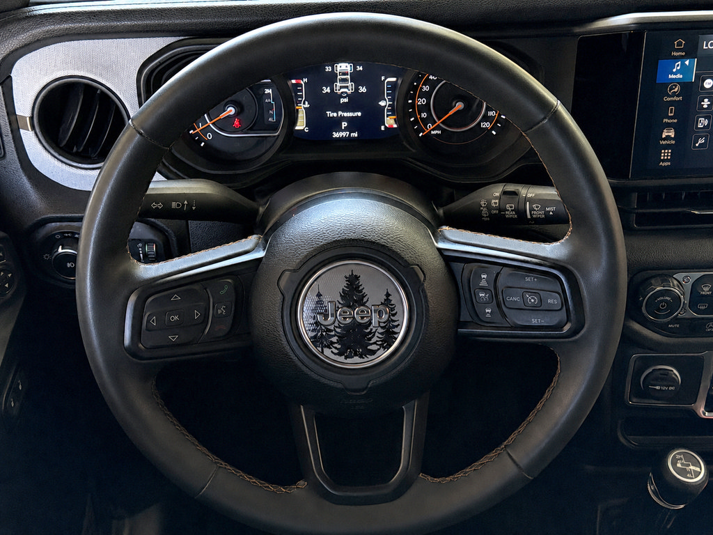 Used 2024 Jeep Wrangler Unlimited Sport AWD/4WD image 4