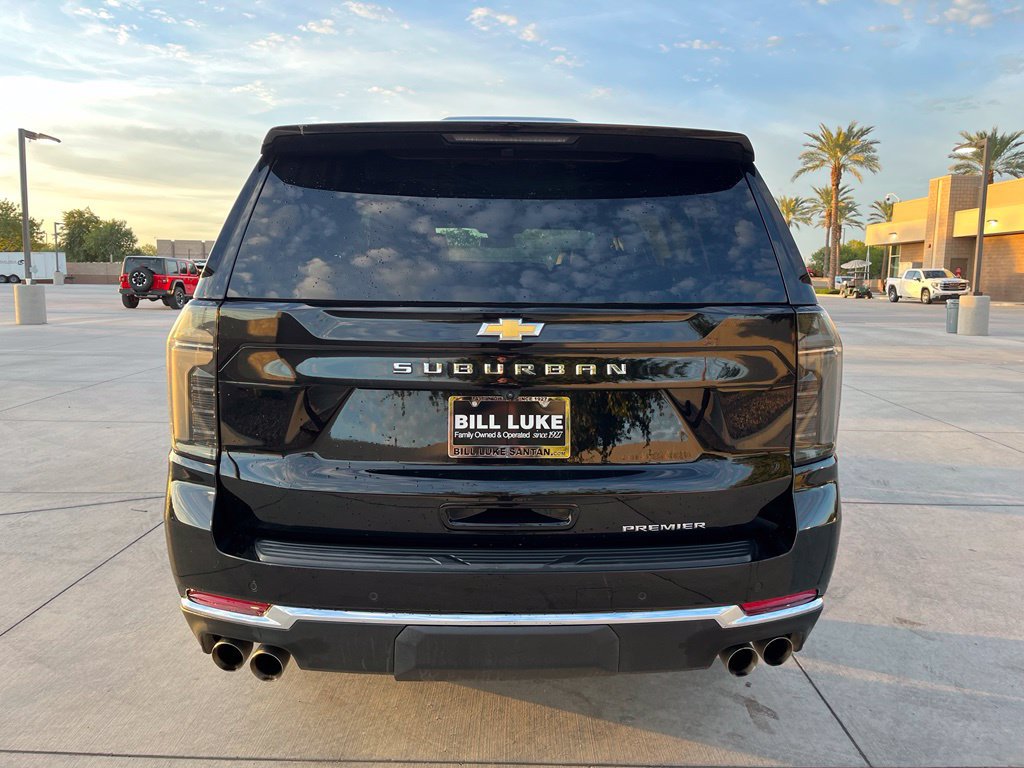 Used 2025 Chevrolet Suburban Premier AWD/4WD image 8
