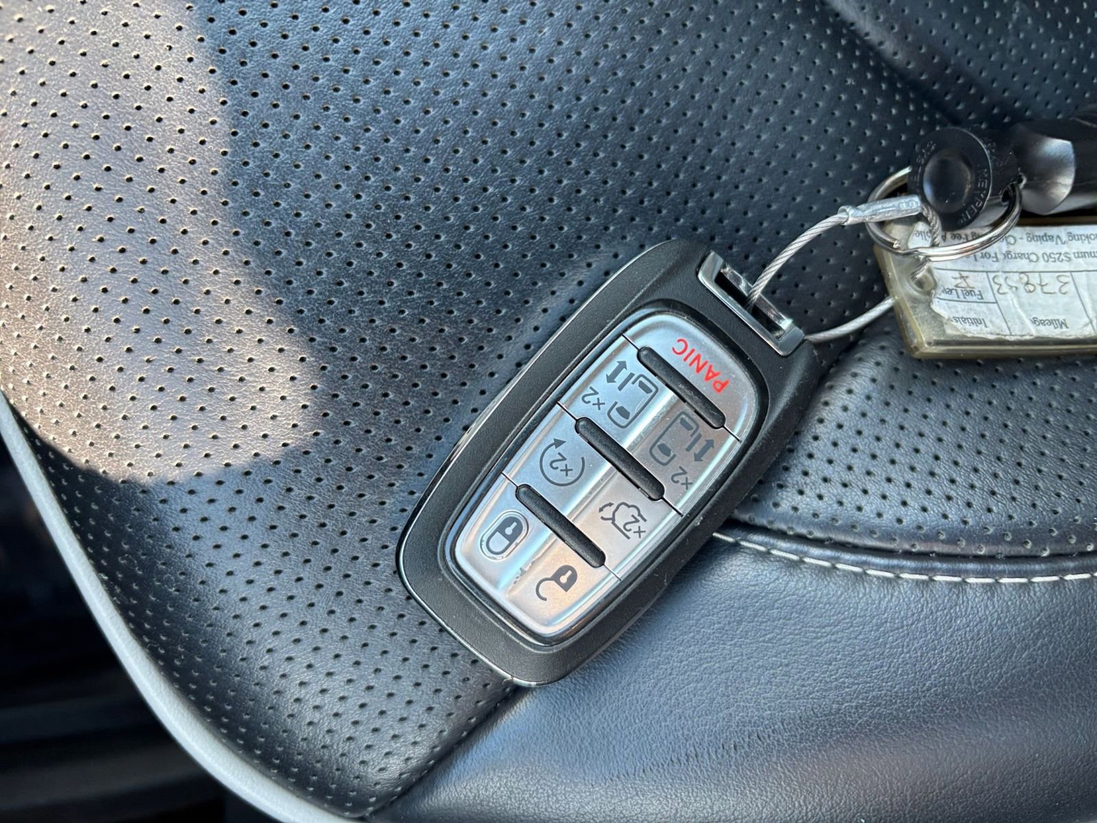 Used 2025 Chrysler Pacifica Limited image 23