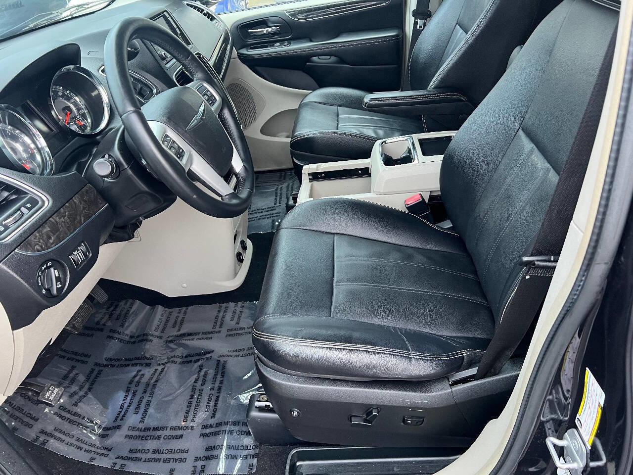 Used 2014 Chrysler Town & Country Touring image 20