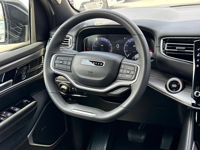 Used 2024 Jeep Wagoneer Series III AWD/4WD image 17