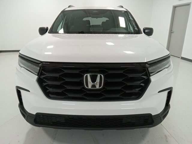 Used 2023 Honda Pilot Sport image 2