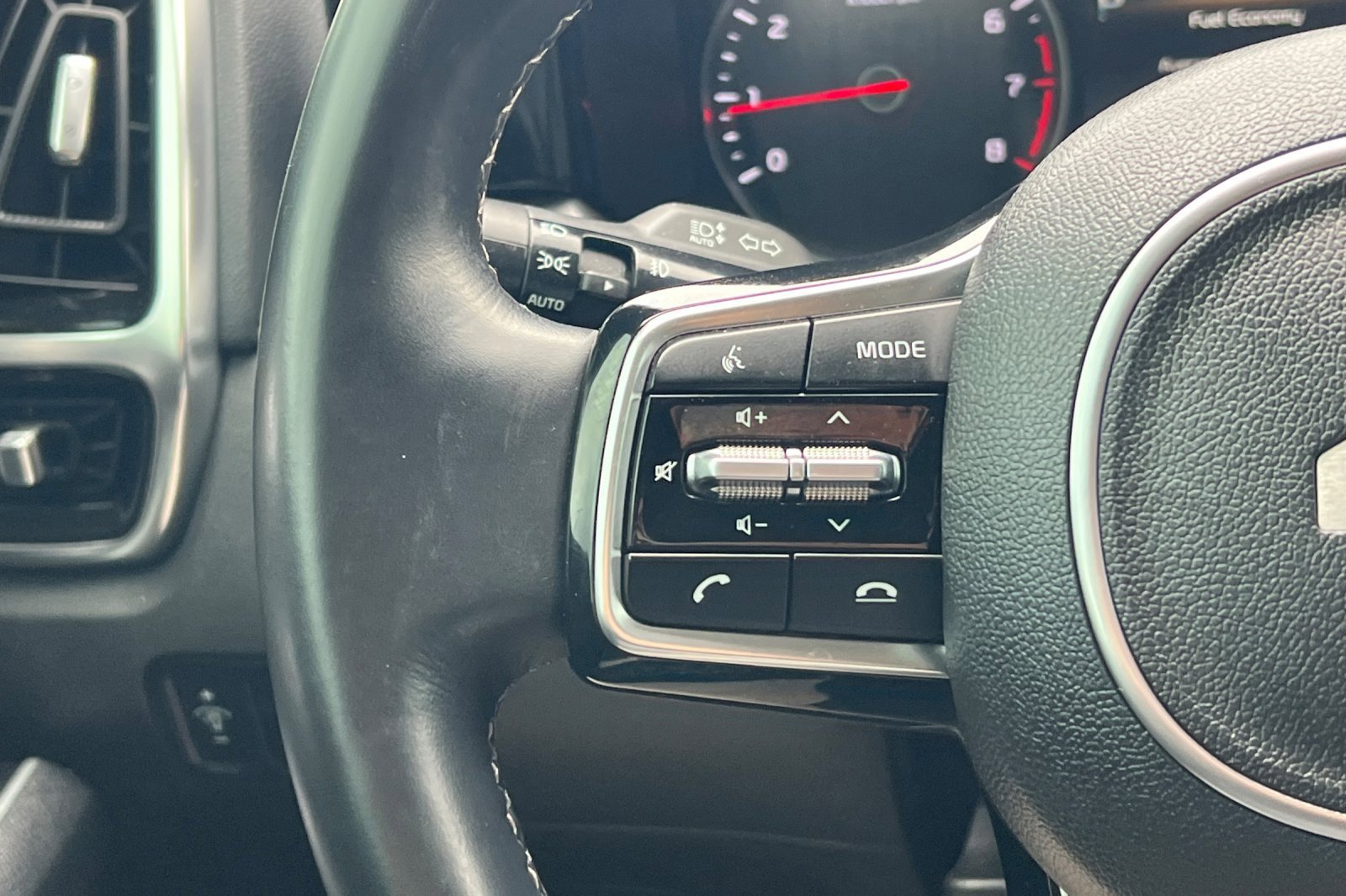 Certified 2022 Kia Sorento SX image 36