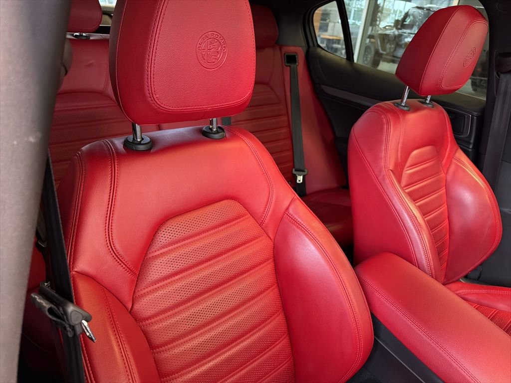 Used 2023 Alfa Romeo Stelvio Veloce image 18