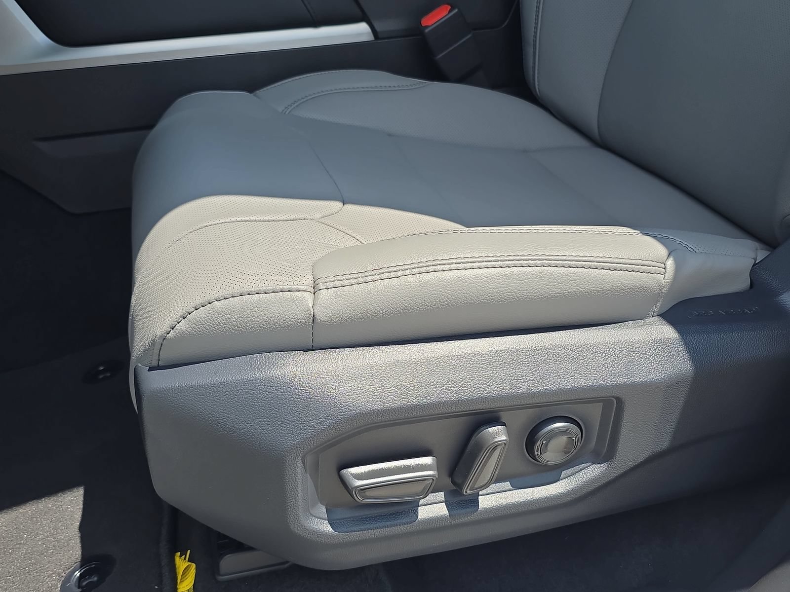 New 2026 Toyota Tundra Limited AWD/4WD image 25