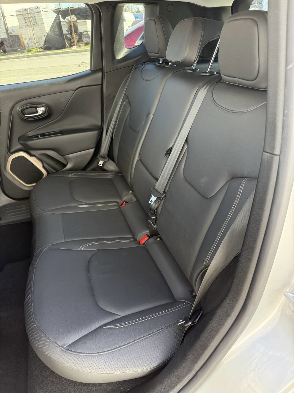 Used 2015 Jeep Renegade Limited image 17