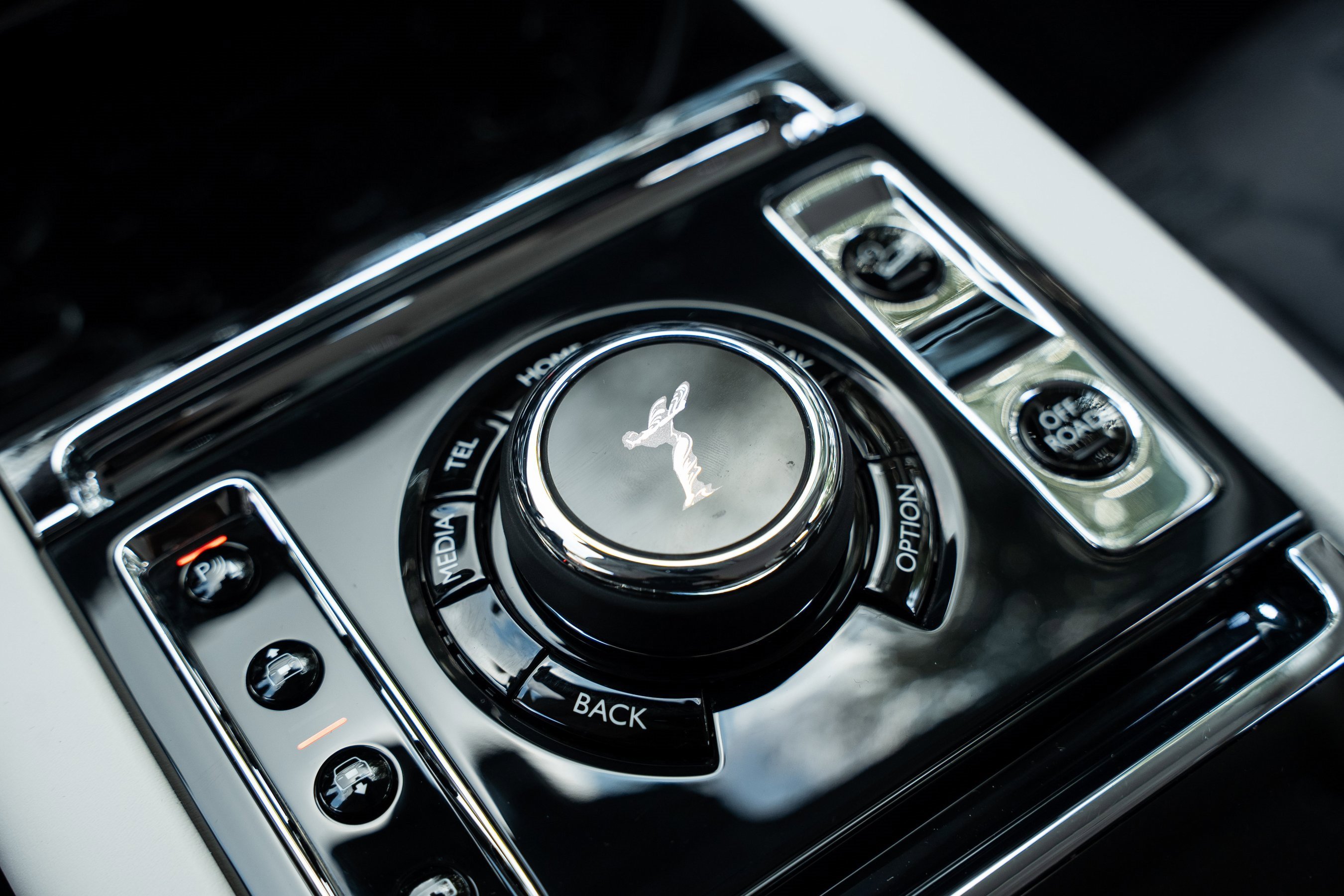 Used 2025 Rolls-Royce Cullinan Black Badge image 37