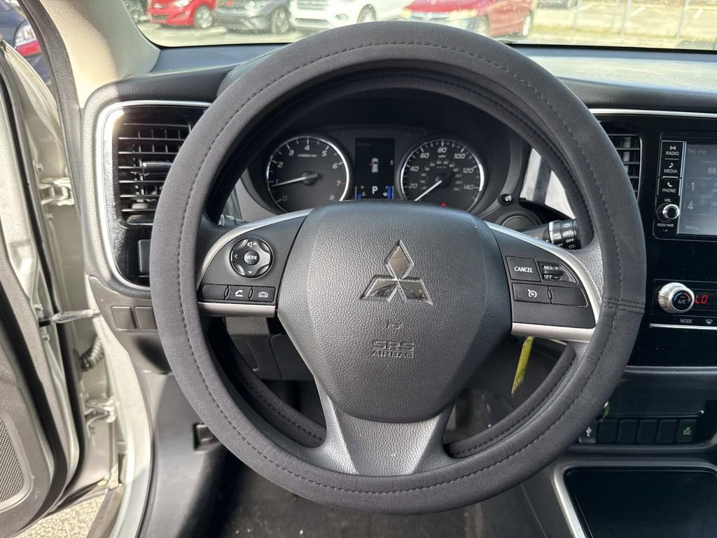 Used 2020 Mitsubishi Outlander ES image 36