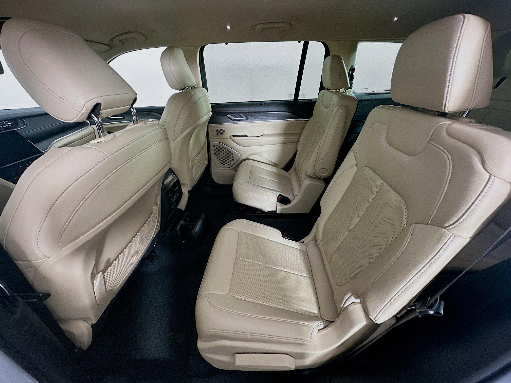 Used 2021 Jeep Grand Cherokee L Limited w/ Luxury Tech Group II image 28