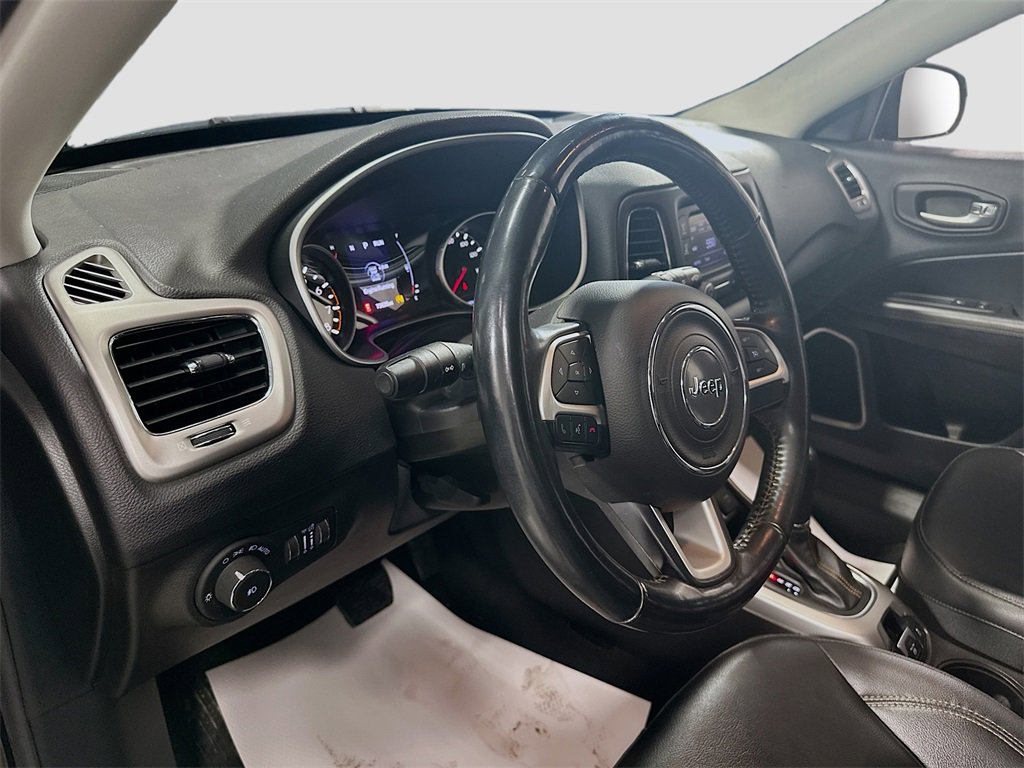 Used 2018 Jeep Compass Latitude w/ Cold Weather Group image 9