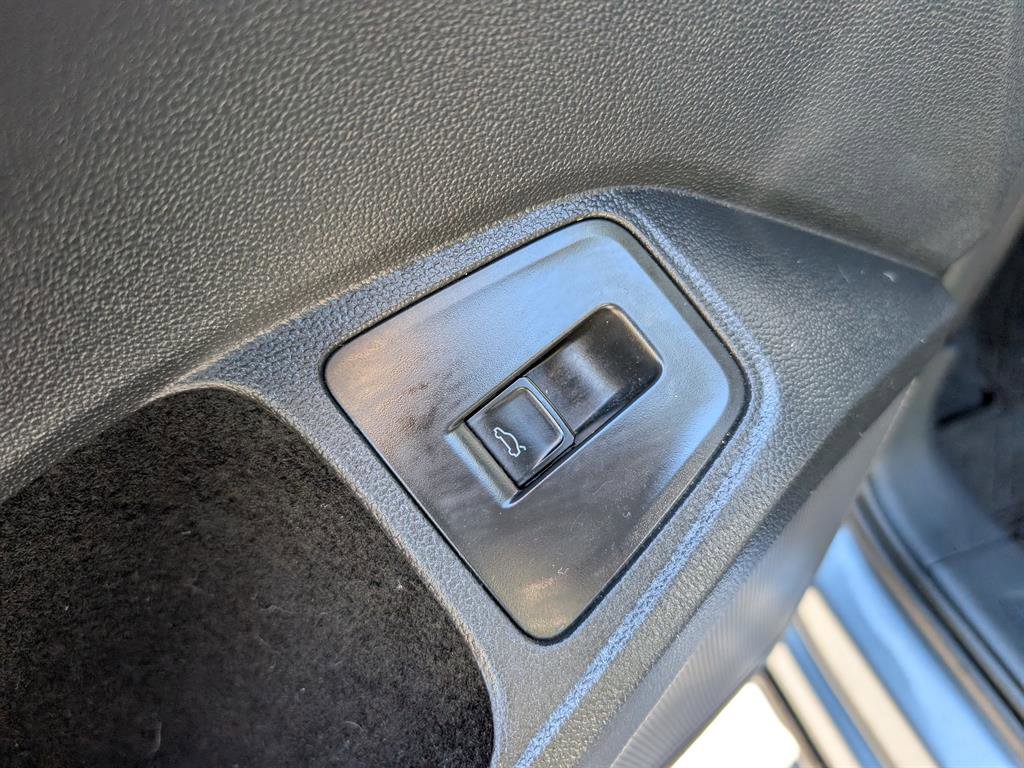 Used 2022 Volkswagen Tiguan SE image 30