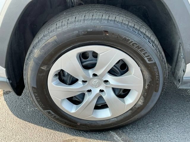 Used 2025 Toyota RAV4 LE AWD/4WD image 11