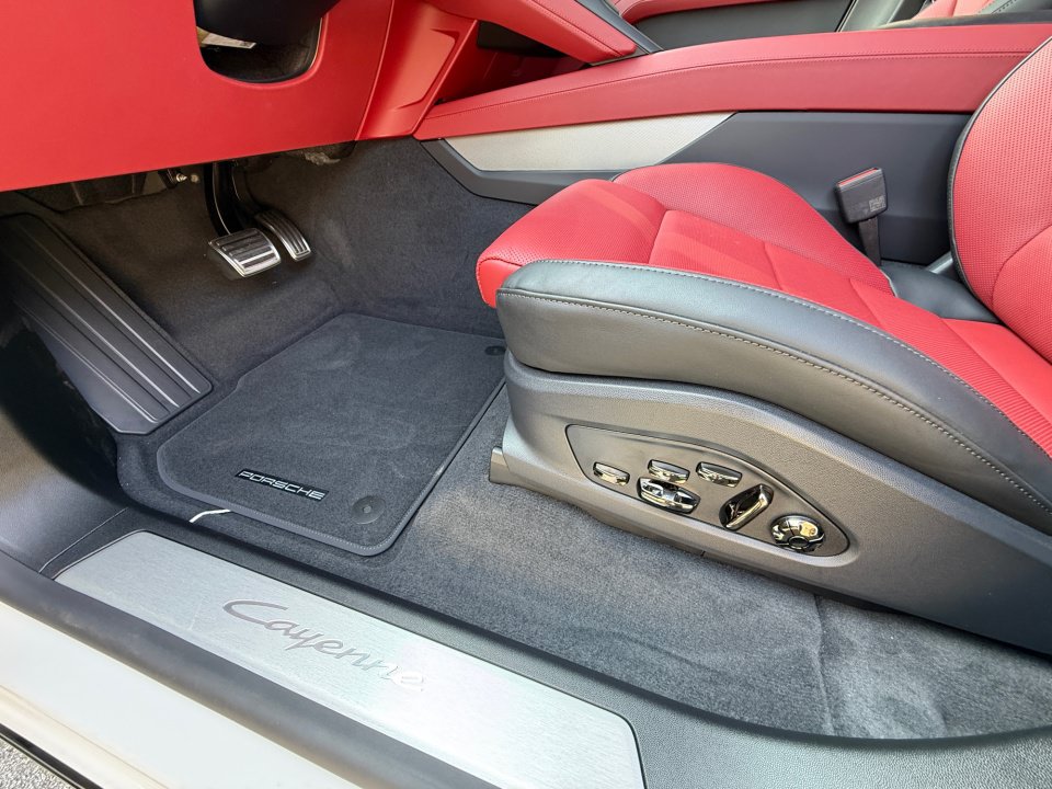 New 2026 Porsche Cayenne Electric AWD/4WD image 25