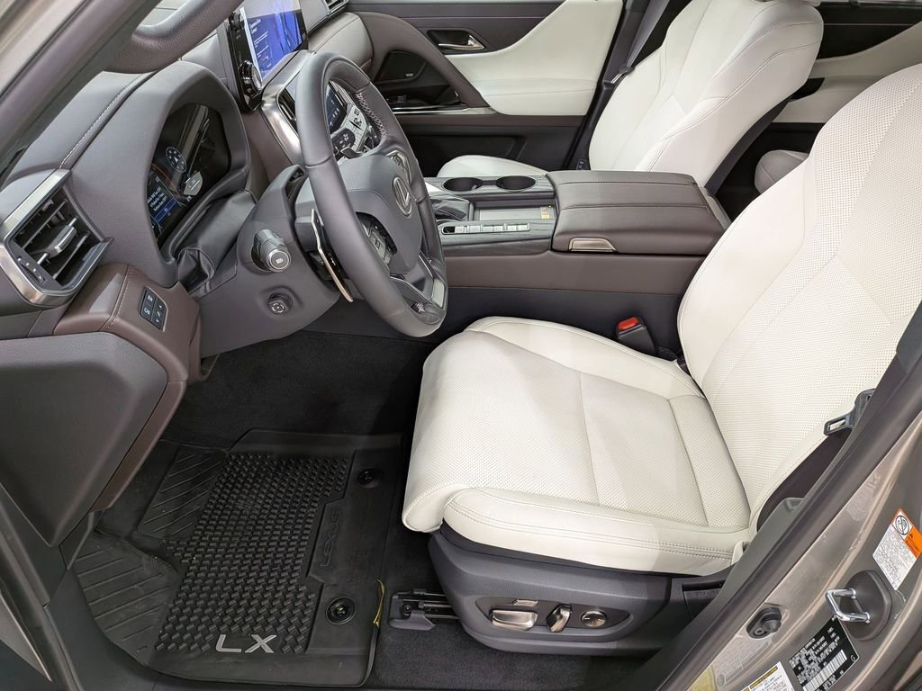 New 2025 Lexus LX 600 4WD w/ Luxury Package image 18