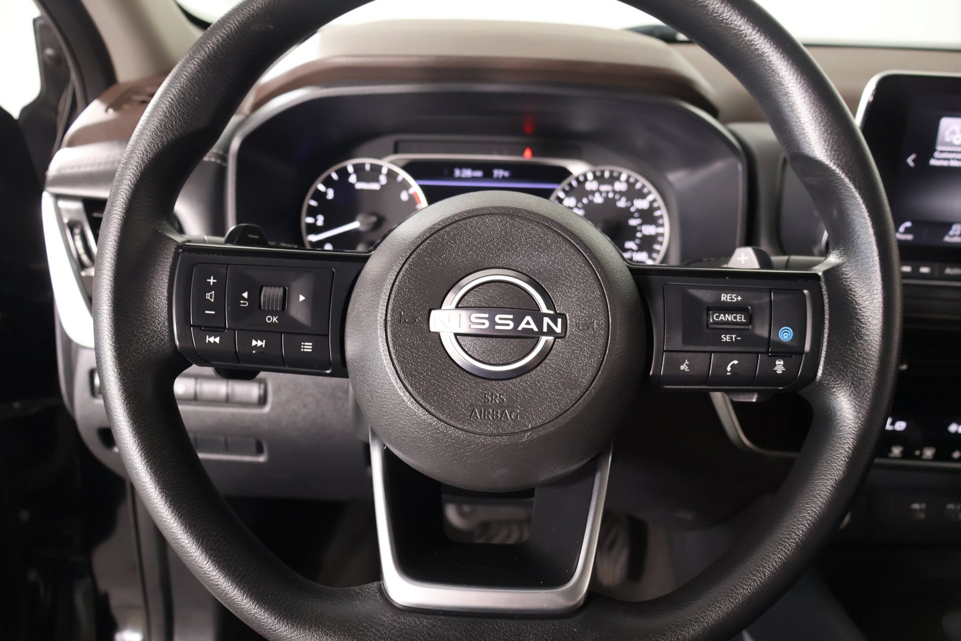 Used 2023 Nissan Rogue SV AWD/4WD image 3
