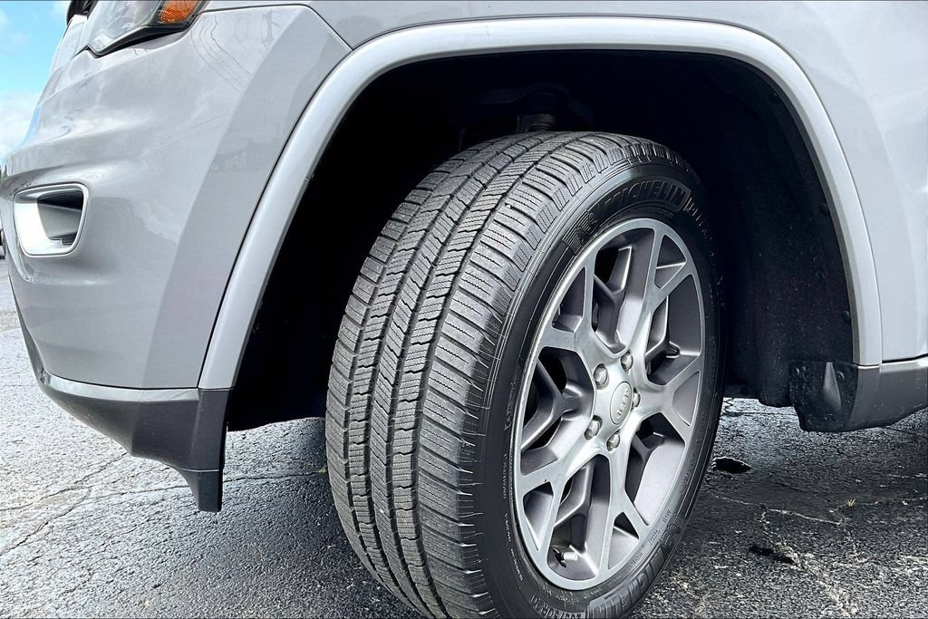 Used 2018 Jeep Grand Cherokee Limited AWD/4WD image 36