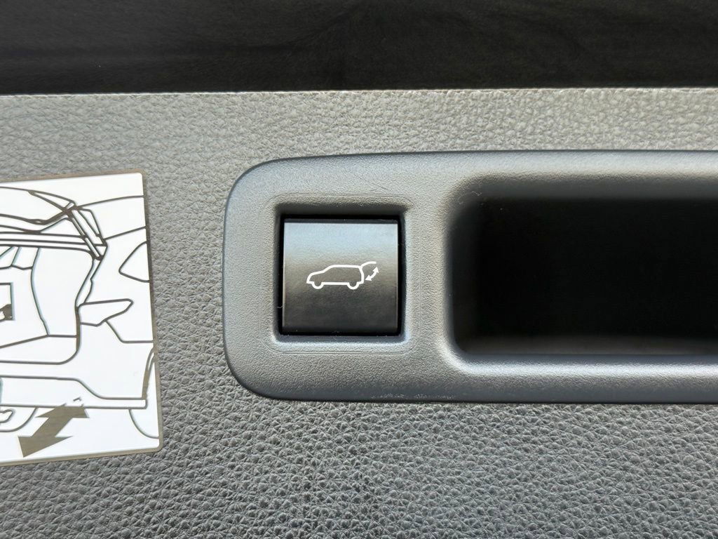 Used 2022 Toyota Highlander Platinum image 16