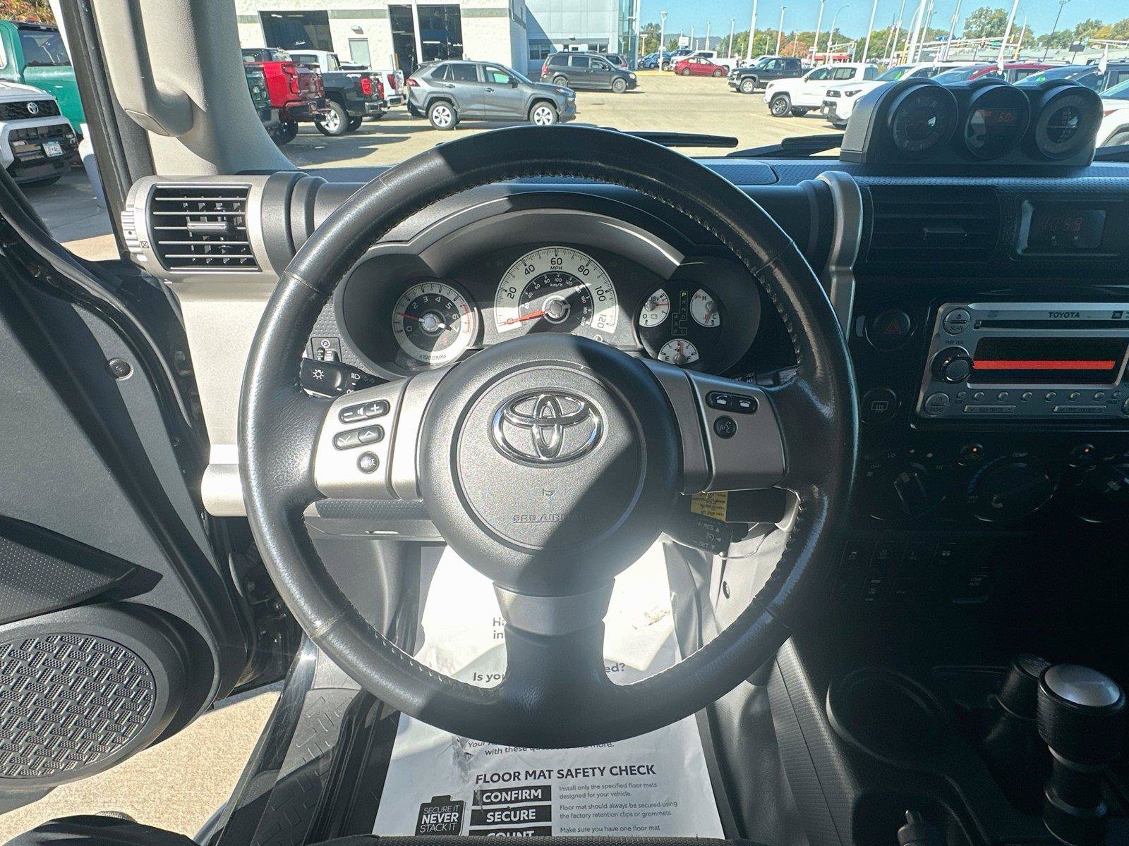 Used 2012 Toyota FJ Cruiser 4WD w/ Upgrade Pkg image 16