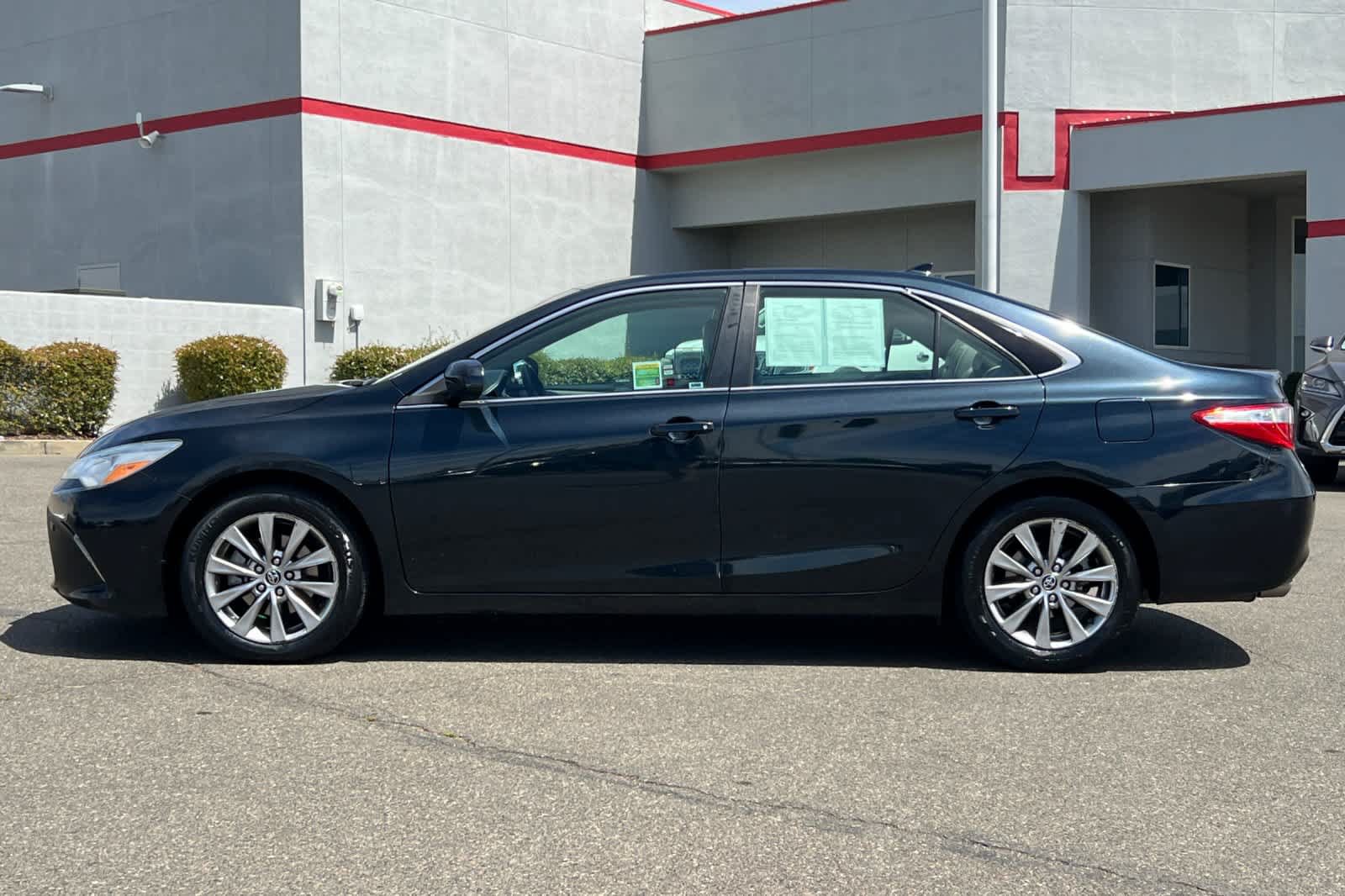 Used 2015 Toyota Camry XLE w/ Advanced Technology Package FWD image 9