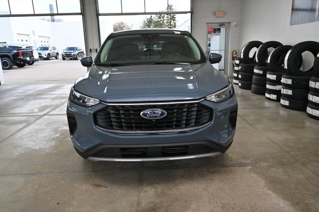 Used 2023 Ford Escape Active w/ Tech Pack #2 AWD/4WD image 2