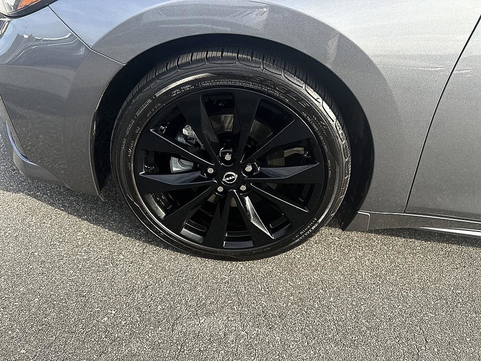 Certified 2023 Nissan Maxima SR w/ Sport Mat Group FWD image 9
