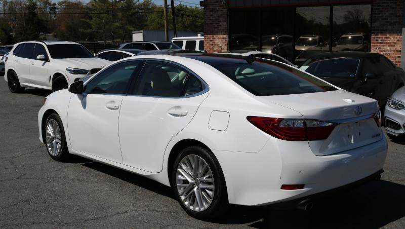 Used 2015 Lexus ES 350 w/ Ultra Luxury Package FWD image 6