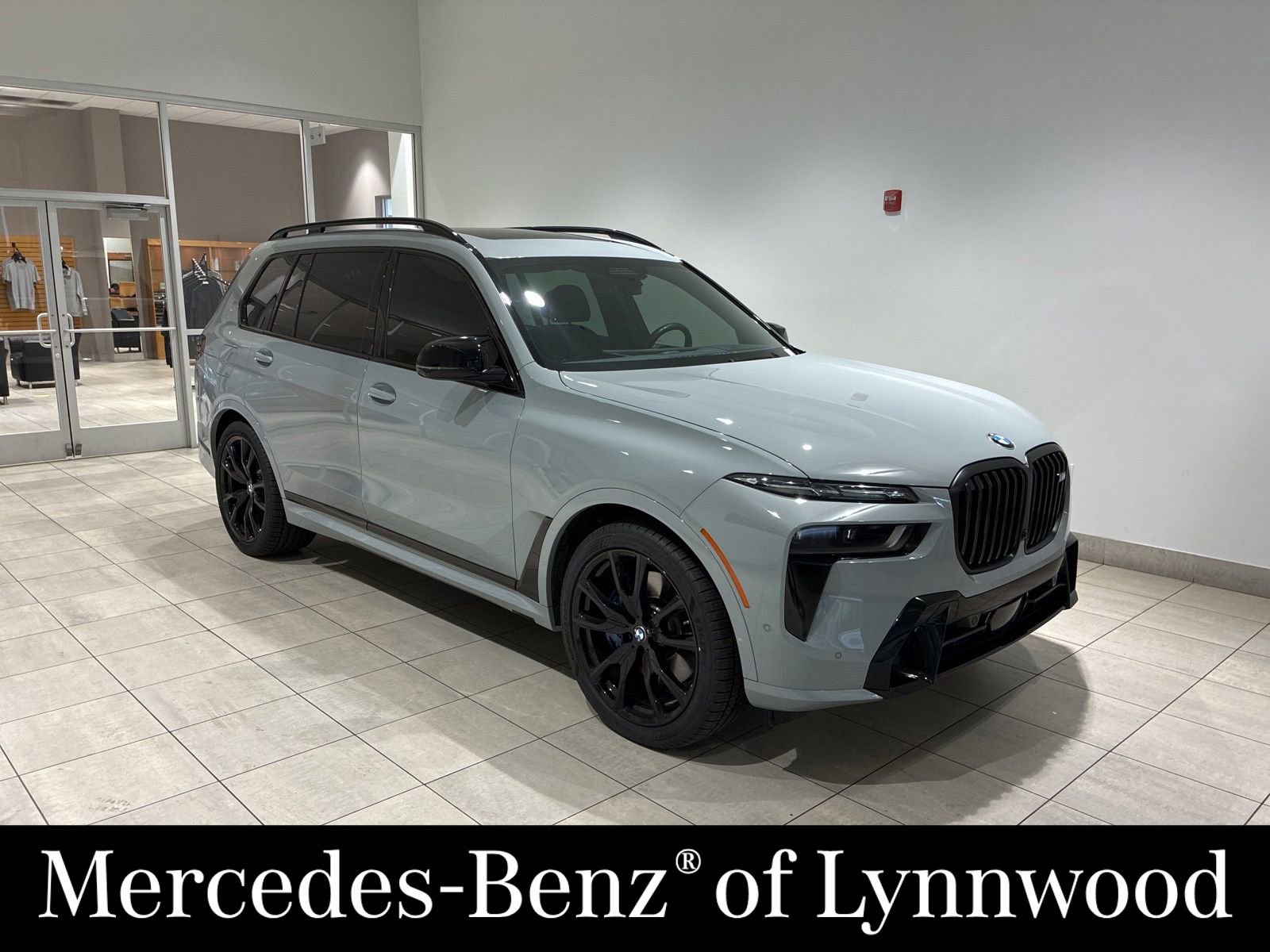 Used 2025 BMW X7 M60i AWD/4WD image 1