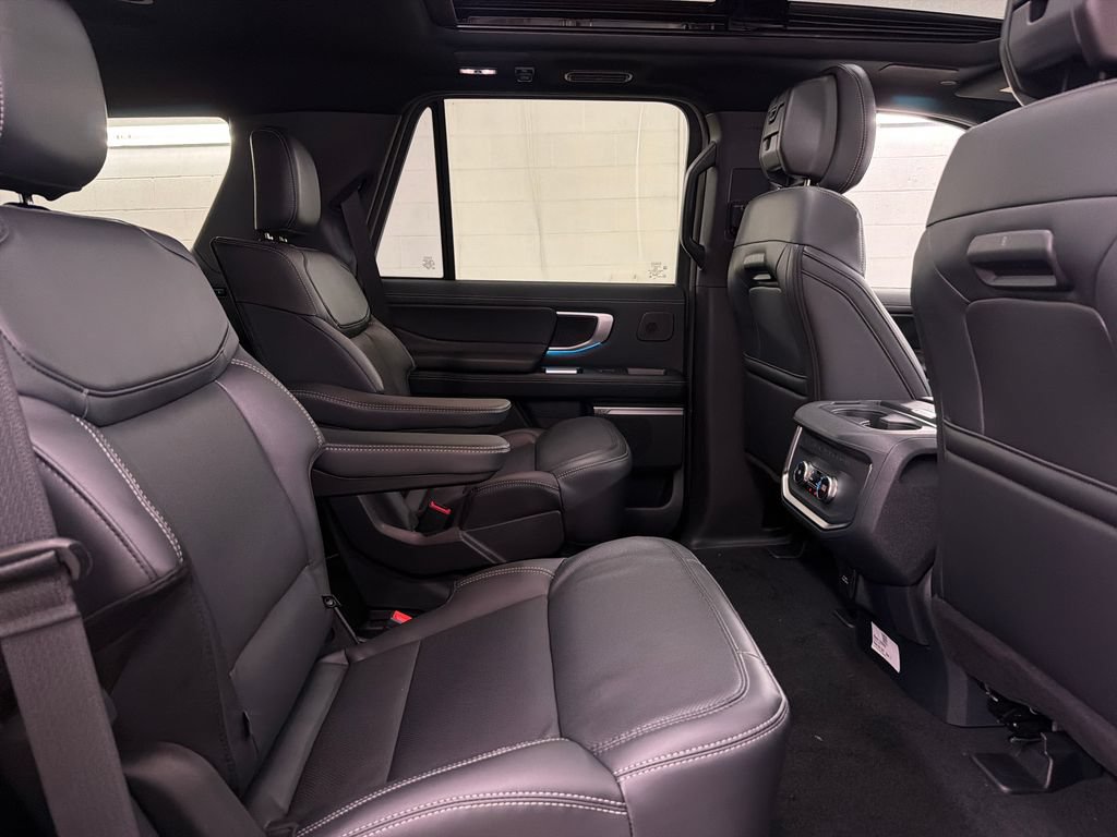 New 2027 Ford Expedition Platinum w/ Stealth Appearance Package RWD image 30