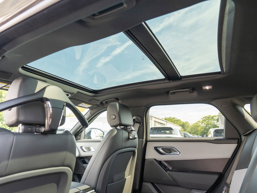 New 2026 Land Rover Range Rover Velar Dynamic SE image 22