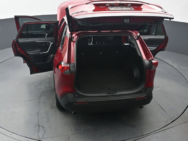 Certified 2021 Toyota RAV4 LE AWD/4WD image 44