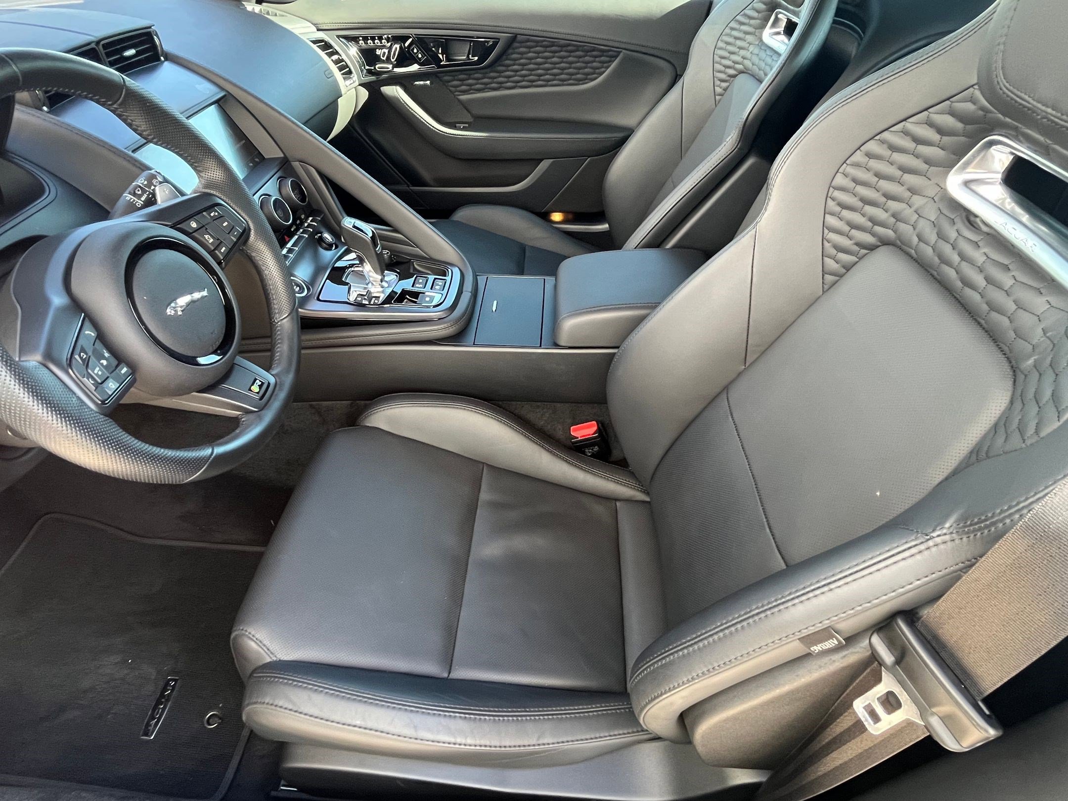 Used 2023 Jaguar F-TYPE R image 5