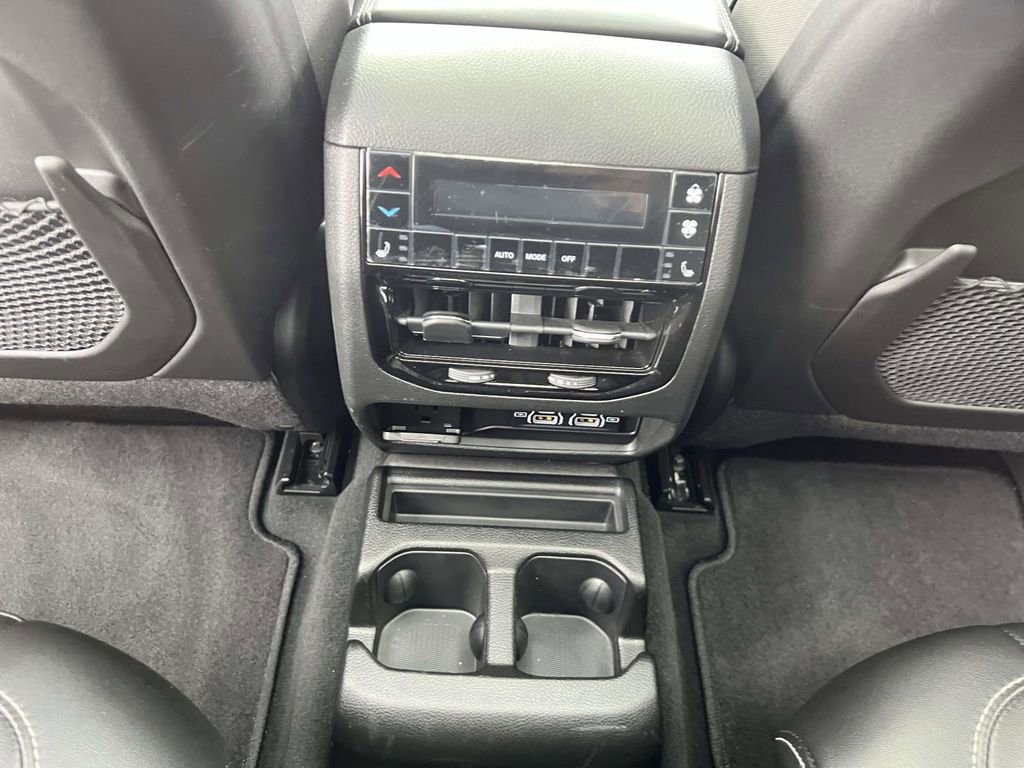 Used 2025 Jeep Grand Cherokee L Limited image 21