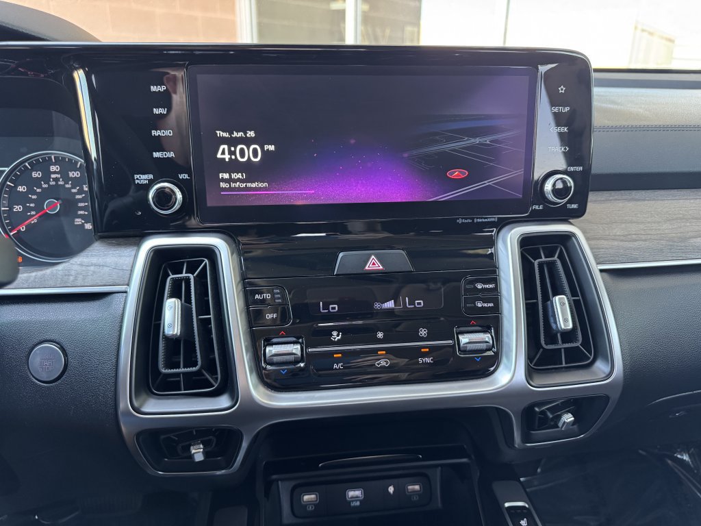 Used 2022 Kia Sorento EX w/ Panoramic Sunroof Package FWD image 18