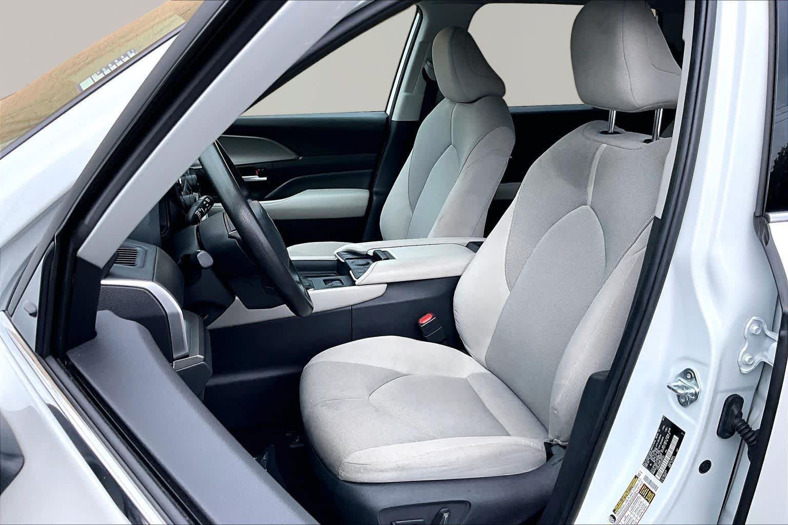 Certified 2025 Toyota Grand Highlander FWD image 8
