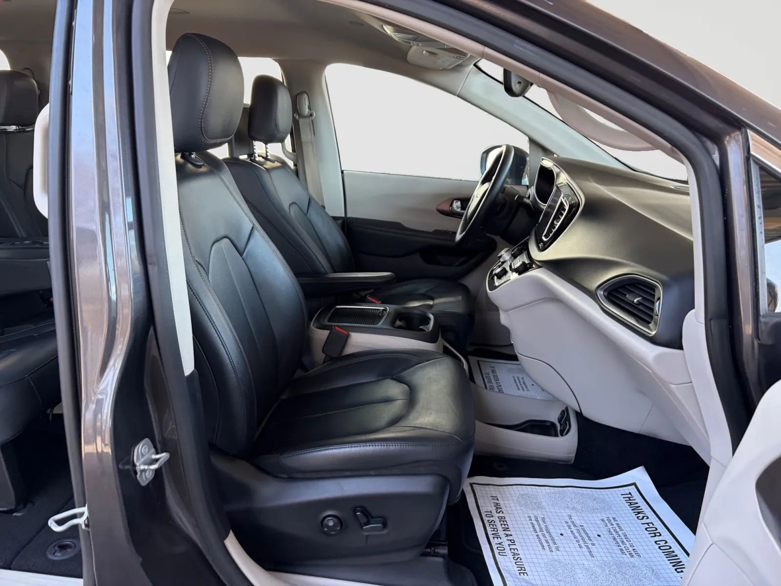 Used 2017 Chrysler Pacifica Touring-L Plus image 18