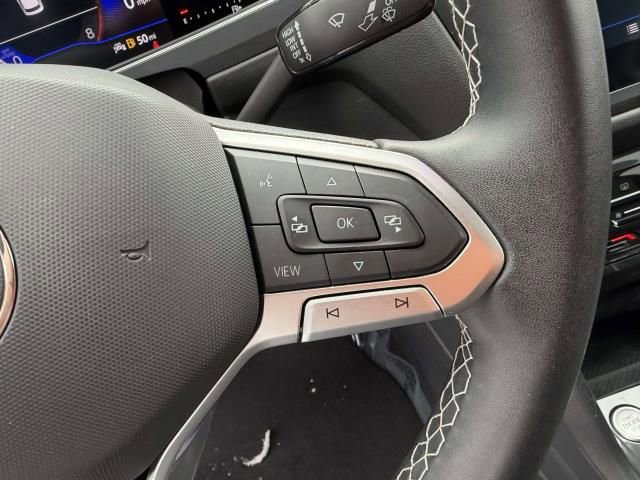 Used 2023 Volkswagen Tiguan SE image 12