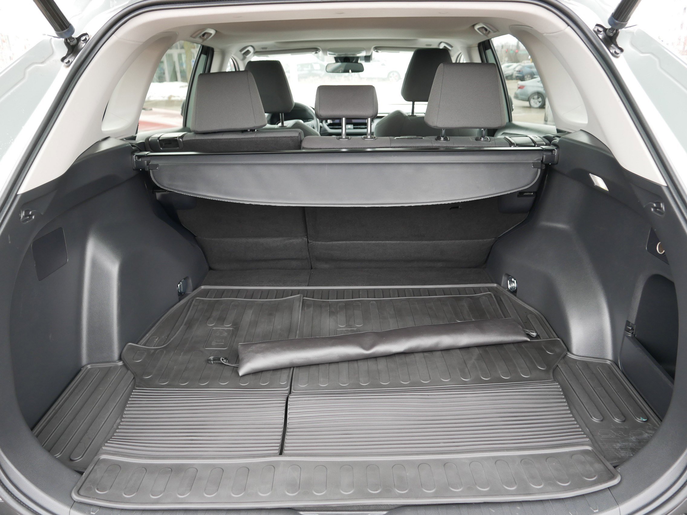 Used 2023 Toyota RAV4 XLE w/ Convenience Package image 18