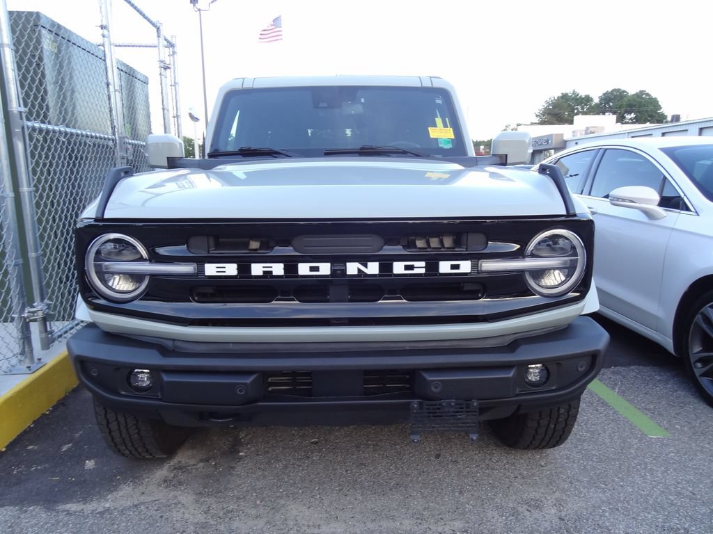 Used 2024 Ford Bronco Outer Banks AWD/4WD image 2
