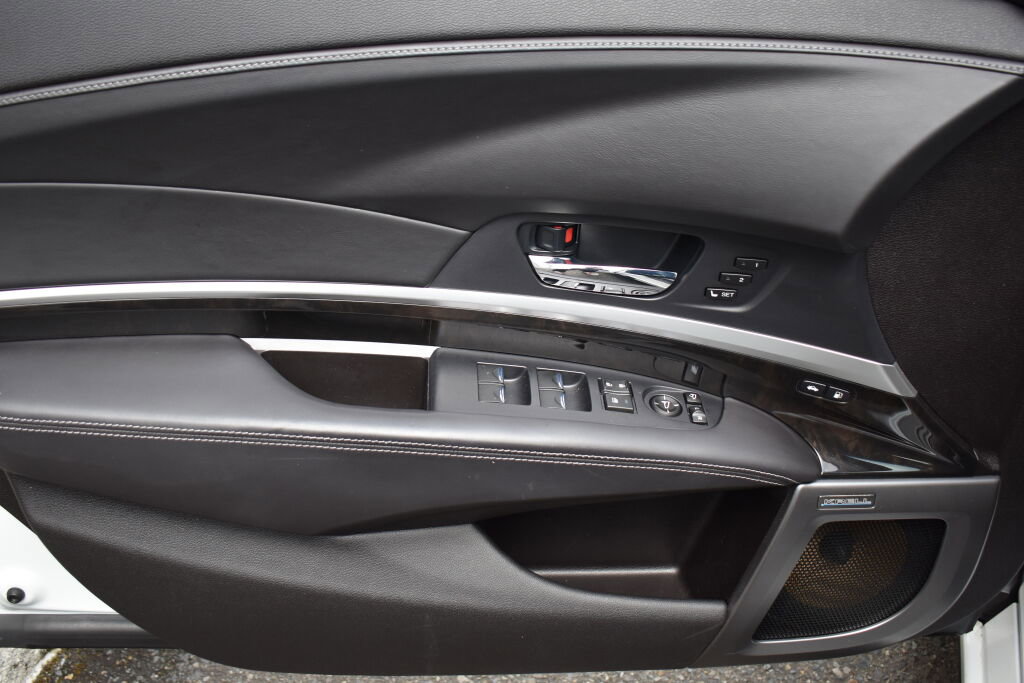 Used 2018 Acura RLX Sport Hybrid w/ Advance Pkg image 17