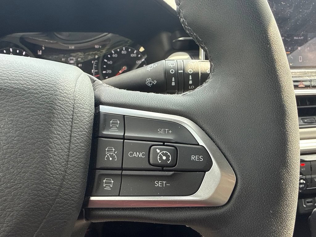 Used 2025 Jeep Compass Limited w/ Sun & Sound Group AWD/4WD image 12