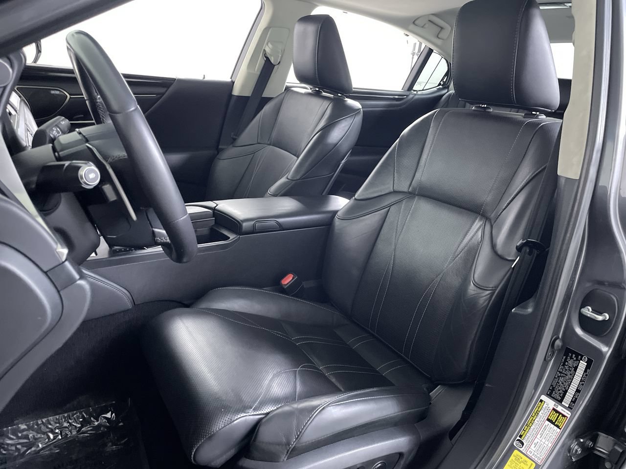 Used 2020 Lexus ES 300h Ultra Luxury w/ Accessory Package 2 FWD image 12