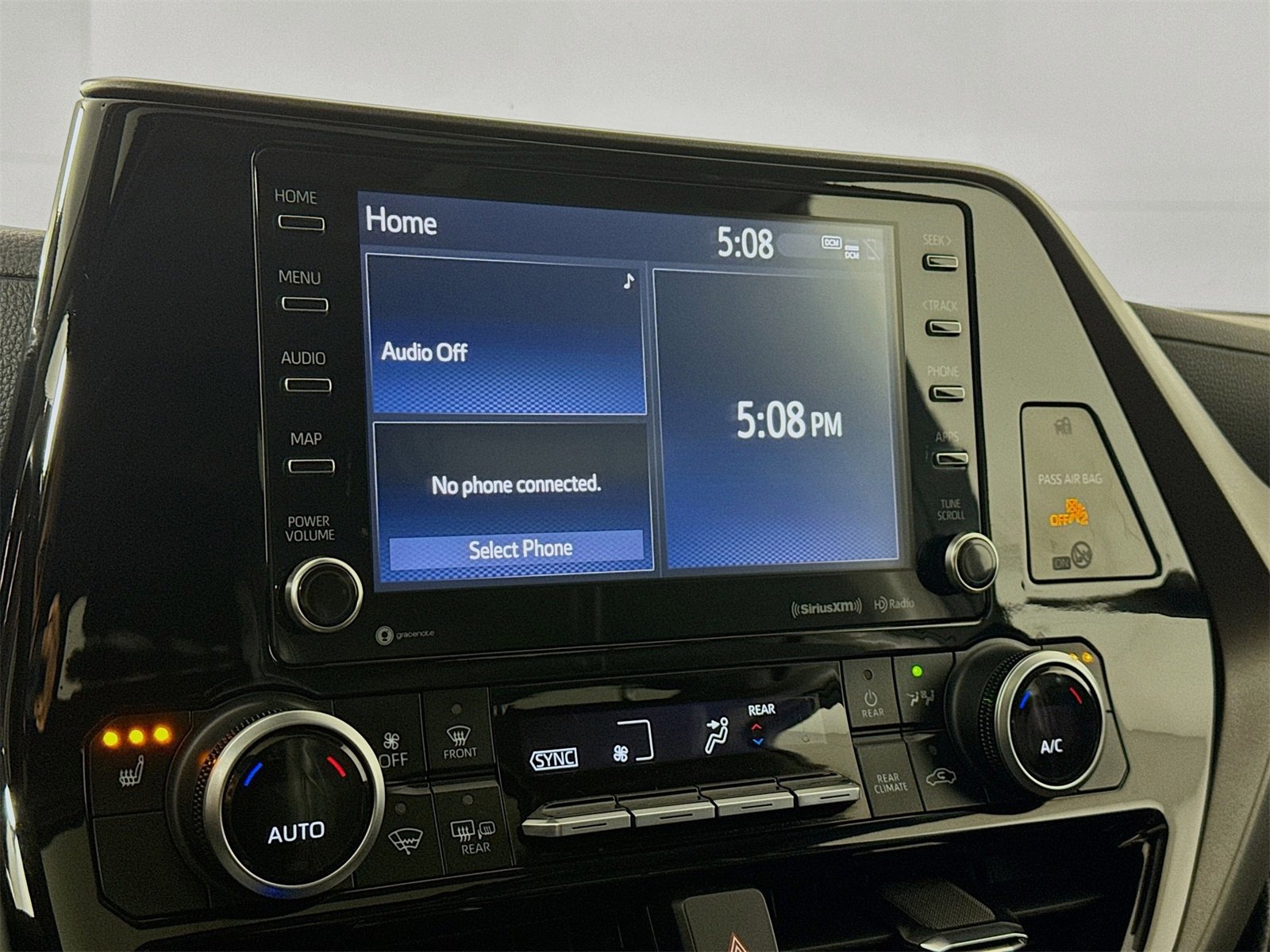 Used 2022 Toyota Highlander XLE image 9