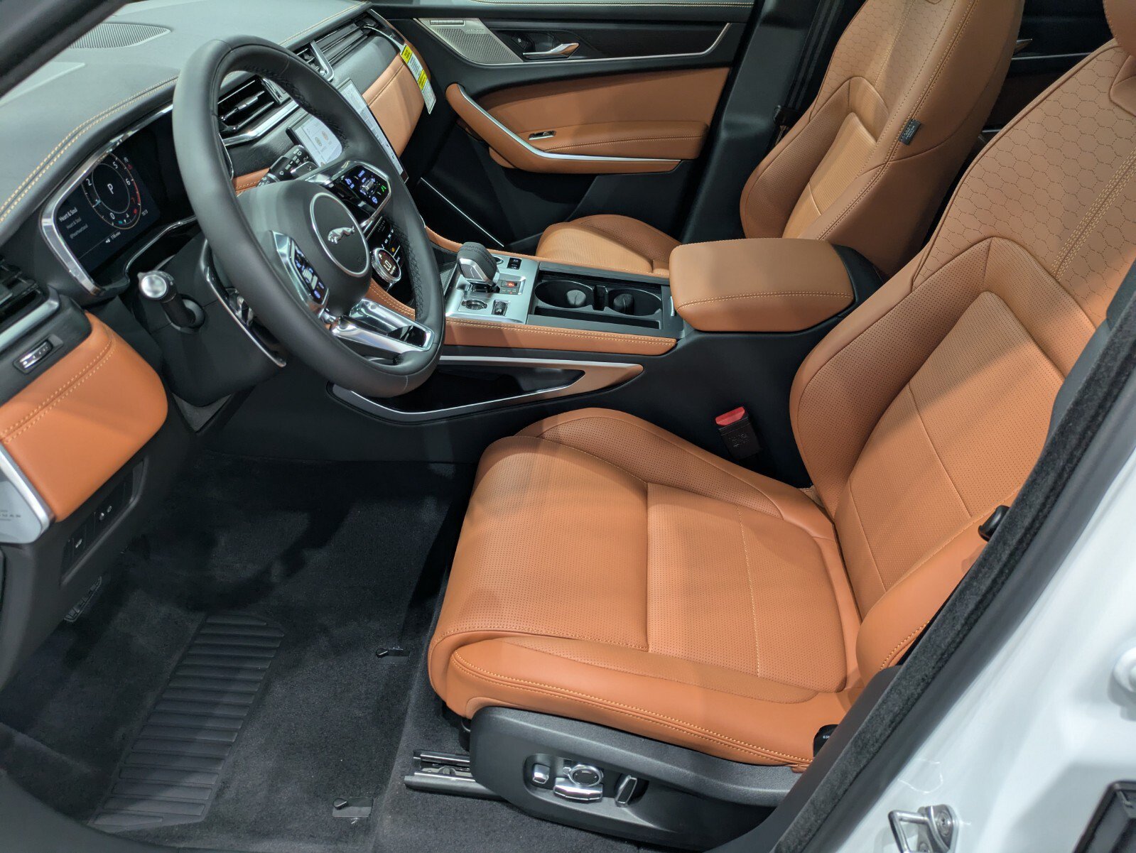 New 2026 Jaguar F-PACE R-Dynamic S AWD/4WD image 6