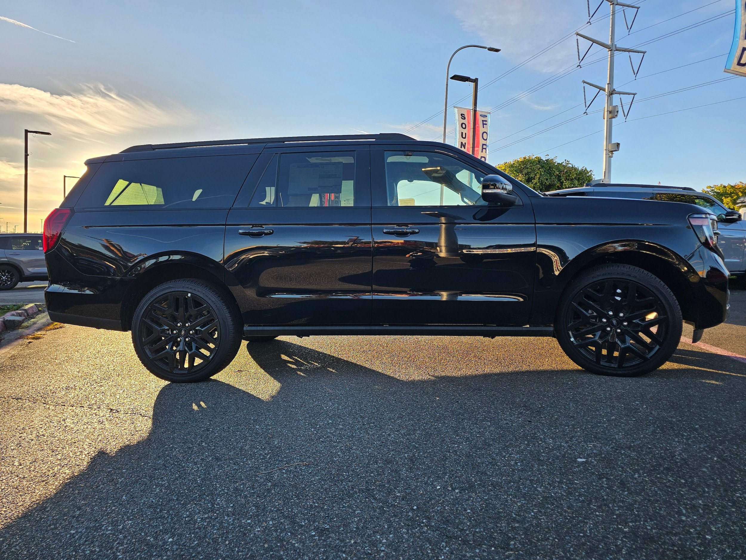 New 2026 Ford Expedition Max Platinum w/ Stealth Performance Package AWD/4WD image 3