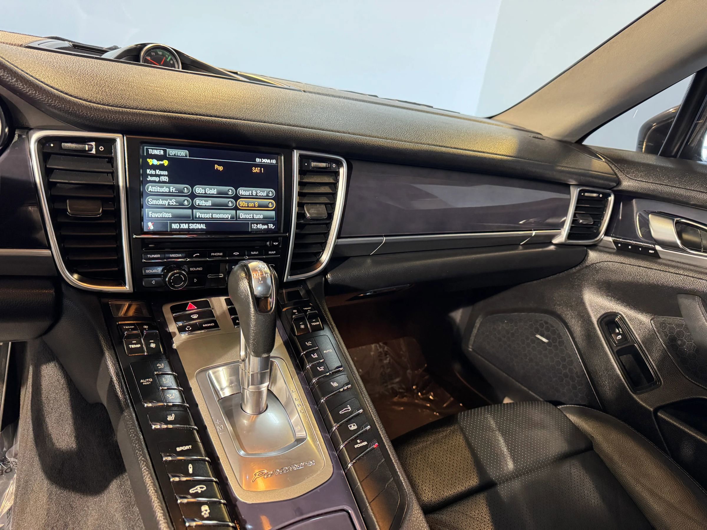 Used 2013 Porsche Panamera S image 17