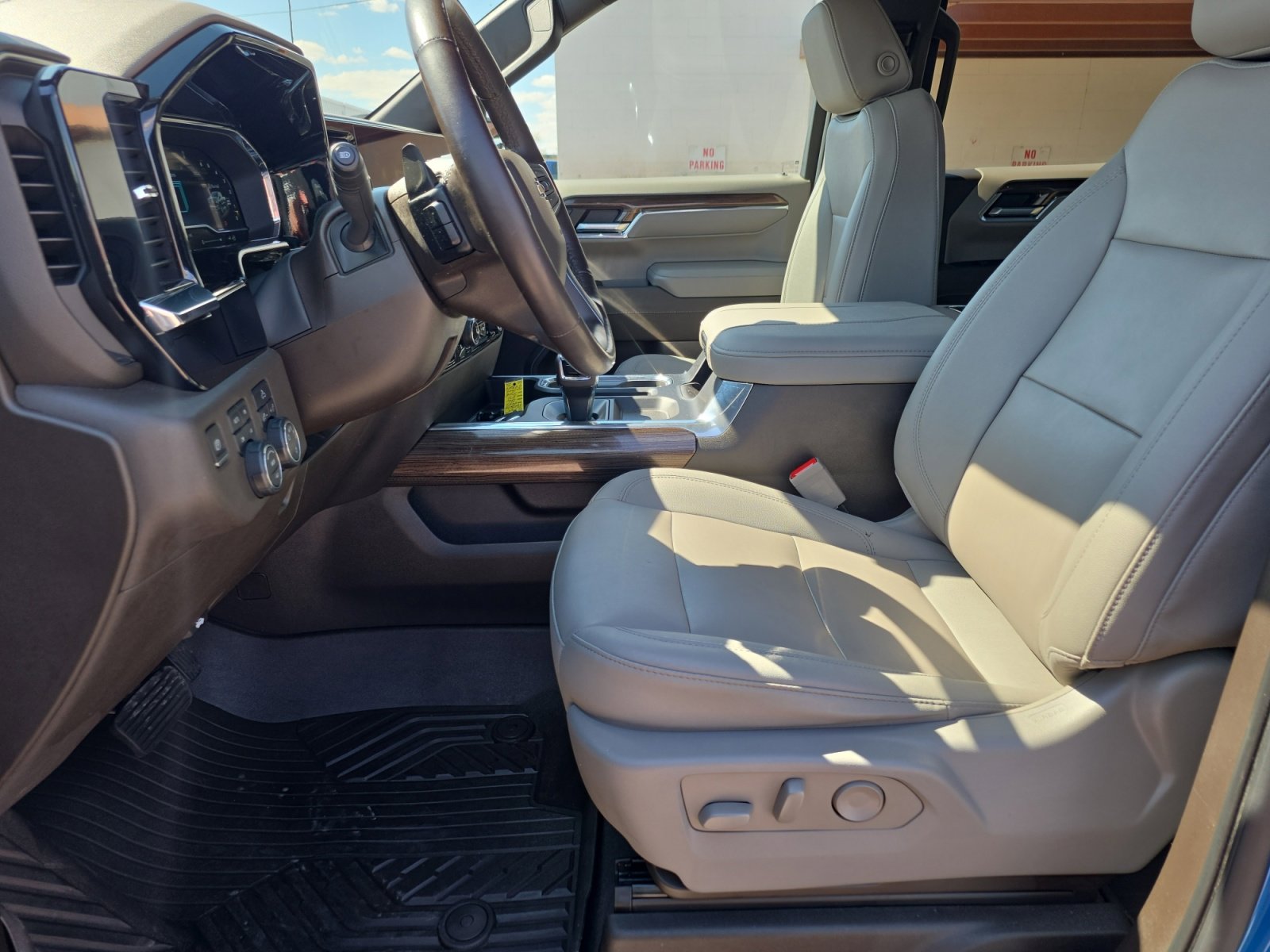 Used 2023 Chevrolet Silverado 1500 LT w/ Z71 Off-Road Package image 12