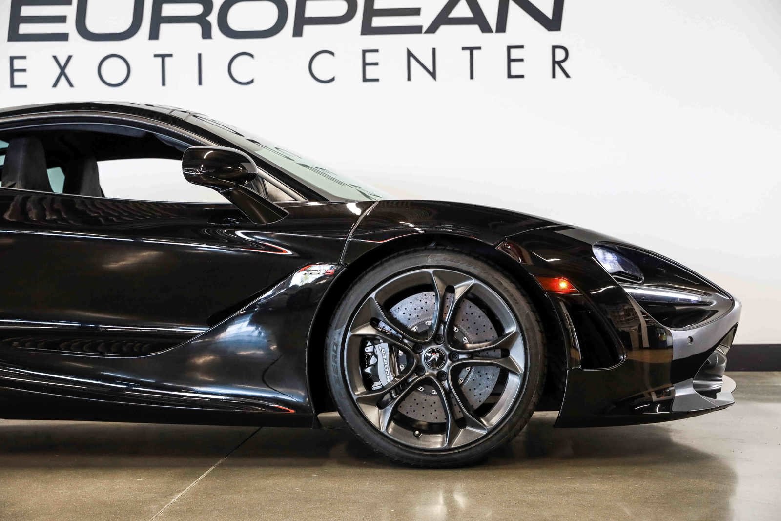 Used 2019 McLaren 720S RWD image 18